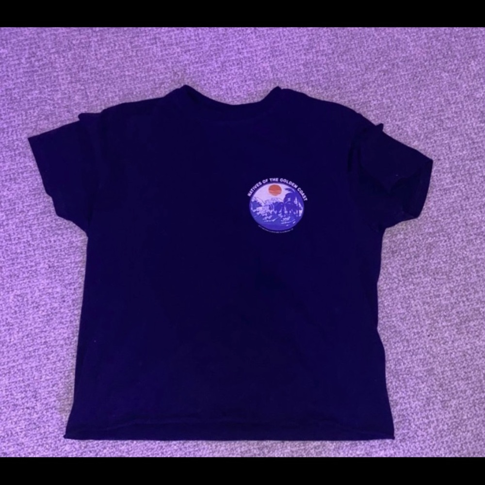 cropped navy blue graphic tee in great condition